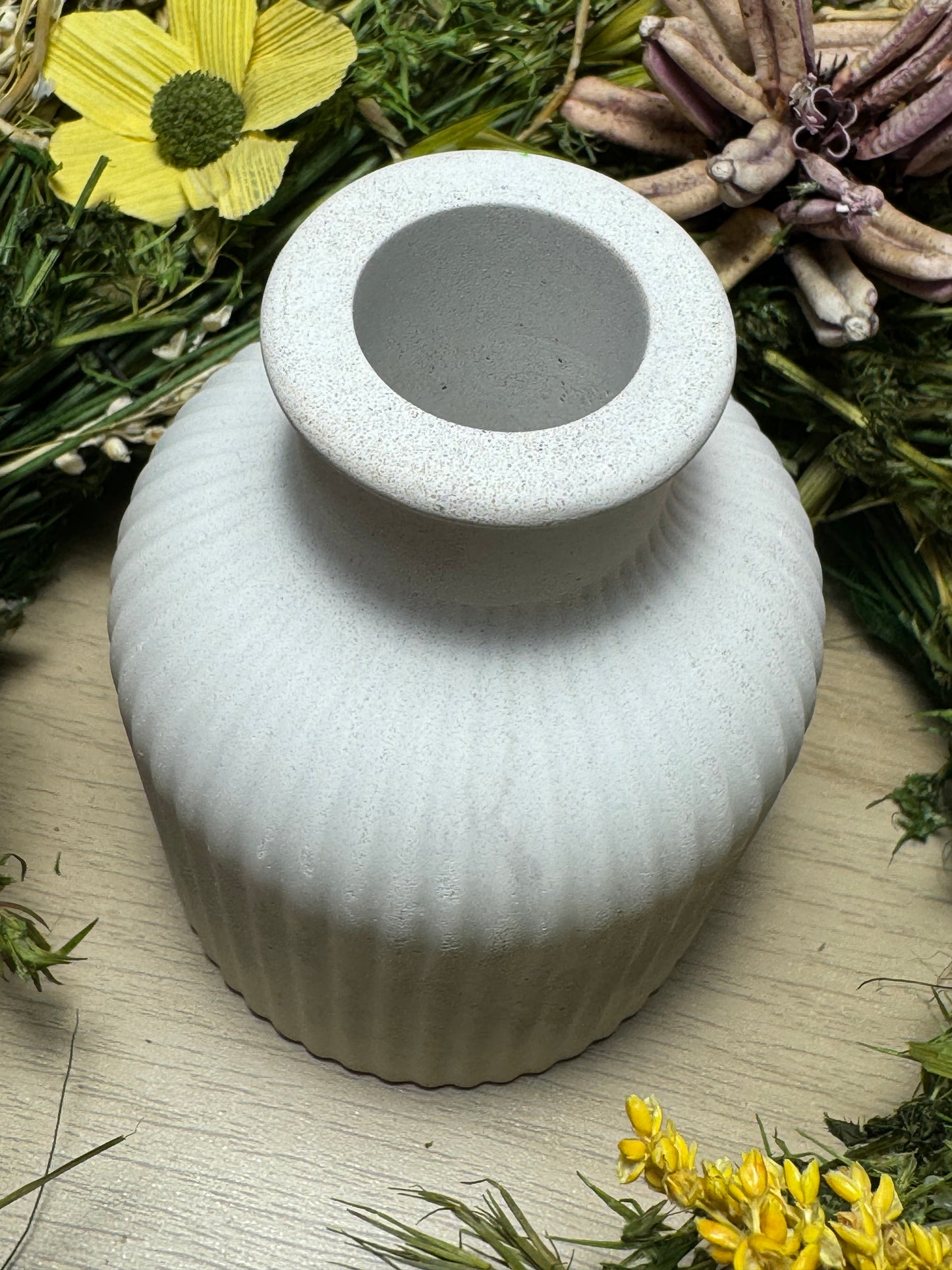 Modern Jesmonite Decorative Vase – Handmade AC730 Stone Texture Vase for Flowers or Shelf Styling